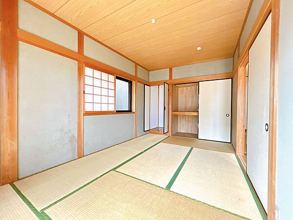 【リフォーム済】和室　クリーニングしました。押入がありお布団の収納などができますね。お子様の帰省部屋に如何でしょうか。