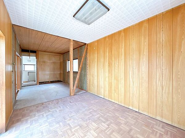 【リフォーム中】2階北側洋室　床フローリング張り、クロス張替え、照明器具交換、火災警報器設置。帰ってきたらホッとできるプライベート空間の確保で心地よい住まいづくりを。