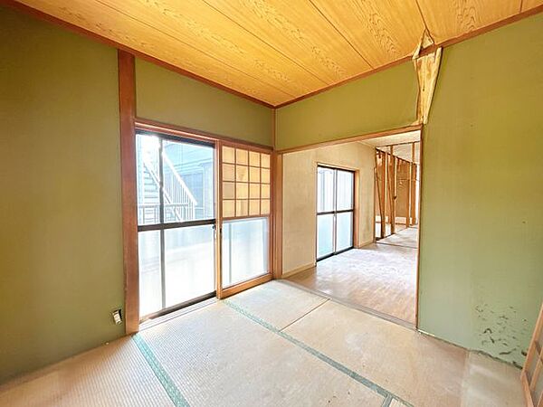【リフォーム中】和室　ふすま・障子を張り替えます。和室は寝室としても使用できます。イ草の香りが心地いい室内ならゆっくりと休んでいただけます。