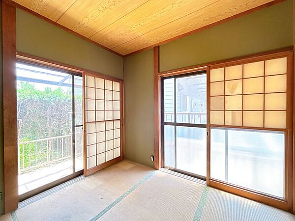【リフォーム中】1階東側和室　畳を表替えします。リビングと隣接しているので、襖を開ければ親戚やお客様がたくさん来たときにも便利なお部屋です。