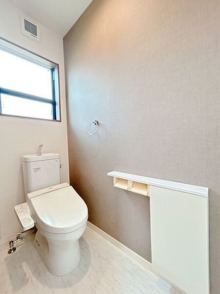 2階トイレ　トイレが2個あると朝喧嘩しないで良くなりますね。