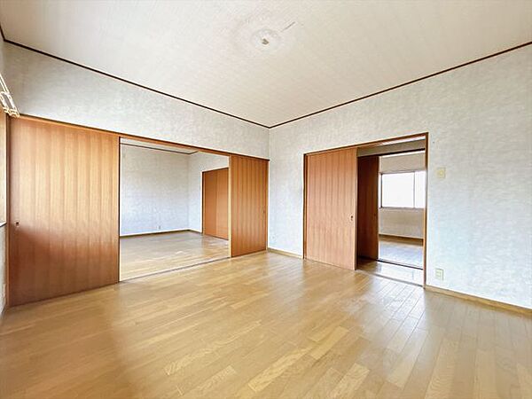 洋室　2階には4部屋あります。全室洋室なので、各々の居室としてご利用し易いです。