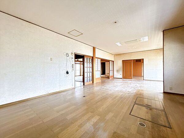 売主として累計10万戸以上の住宅をリフォームして販売してきた経験に基づき、一戸一戸、土地や建物に合わせてリフォームを行っています。ぜひとも現地でご確認ください。
