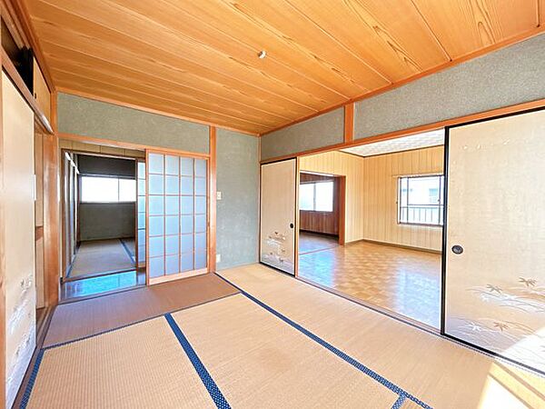 【リフォーム中】2階7帖洋室　和室を洋室へ間取り変更します。掃き出し窓から心地よい風と暖かな光が入るお部屋です。