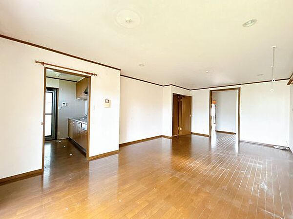 売主として累計10万戸以上の住宅をリフォームして販売してきた経験に基づき、一戸一戸、土地や建物に合わせてリフォームを行っています。ぜひとも現地でご確認ください。
