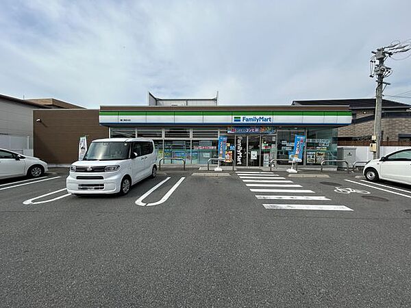 【周辺】ファミリーマート須成北店様まで約800ｍ（徒歩約10分）スーパーで買い忘れたものがあっても、いつでも買い出しに行ける距離で便利です。
