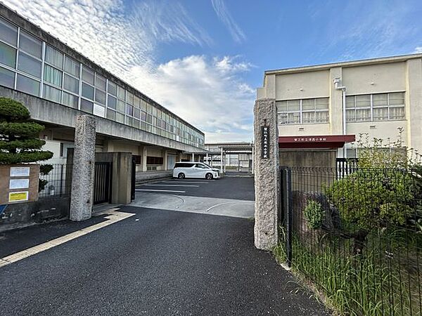 【周辺】須成西小学校まで約550ｍ（徒歩約8分）お友達と会話しながら通学すればあっという間に到着です。
