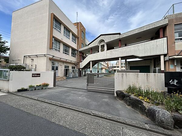 【周辺】日比野中学校まで約850ｍ（徒歩約11分）毎日の通勤通学の送り迎えも負担にならない距離　電車で通学する時間も学生時代の思い出の1コマになります