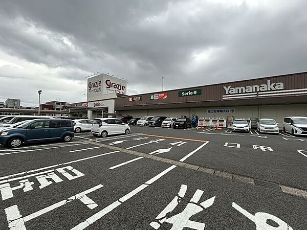 【周辺】ヤマナカ太平通店様まで約400ｍ（徒歩約5分）日用品から生鮮品まで揃っていて便利です。お買い得の品は事前のチェックでお財布にやさしい生活を。