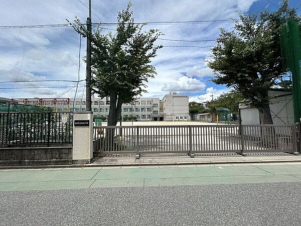 【周辺】昭和橋小学校まで約150ｍ（徒歩約2分）毎日の通学にも程よい距離。友達と一緒ならあっという間に学校です。