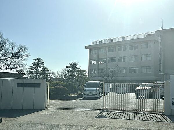 【小学校】岡山市立芥子山小学校まで約1900ｍ（徒歩約25分）。