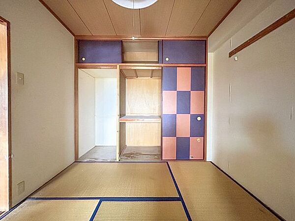 【現況】約4.5帖和室の別角度からのお写真です。