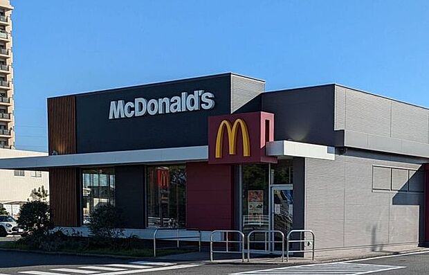 マクドナルド 23号岸岡店 830m