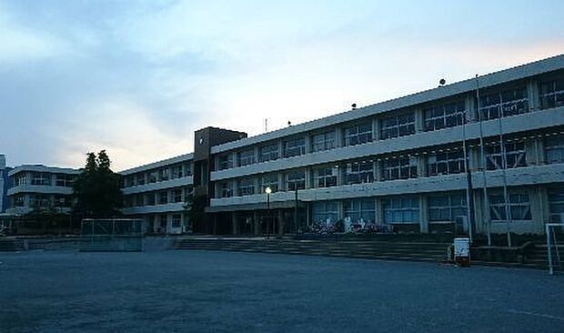亀山市立関小学校 580m