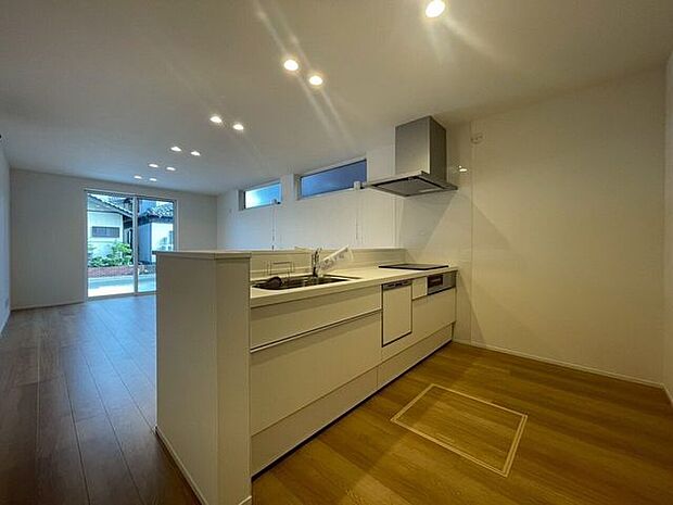 お料理をしながら、お子さんの様子が見れる対面キッチン