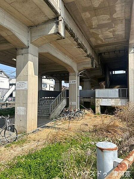 東一身田駅 1850m