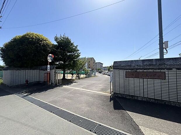 久居東中学校 950m