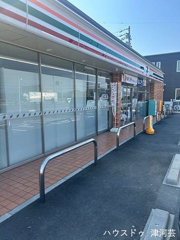 セブンイレブン津市白塚団地入口店営業時間／24時間営業 1460m
