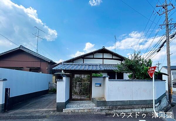 落ち着いた街並みに映える、本格和風の平屋