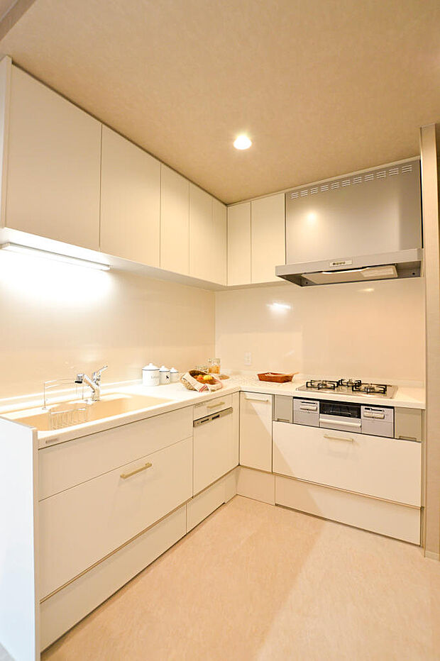 【キッチン】L型のキッチン！作業スペースも広く料理もしやすそう！