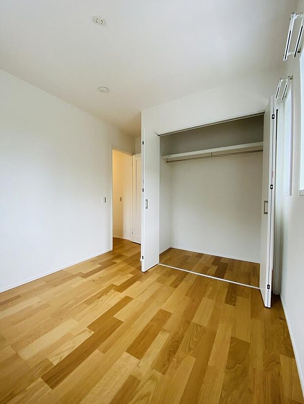 書斎や趣味部屋に。すべての部屋に収納スペース有。※掲載写真は同一モデルの施工事例です。本物件とは仕様・設備・色等が異なる場合があります