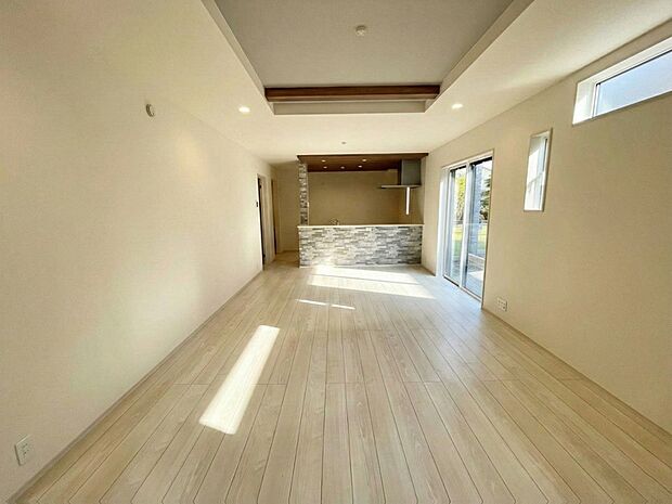 ゆったりとした広さが魅力。お気に入りの家具で彩る特別な空間。※掲載写真は同一モデルの施工事例です。本物件とは仕様・設備・色等が異なる場合があります