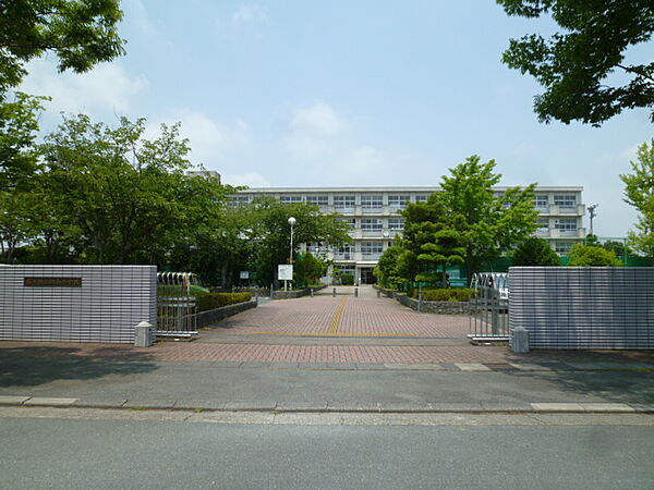 袋井市立周南中学校（1354m）