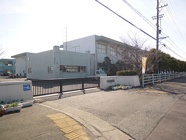 袋井市立浅羽北小学校（789m）