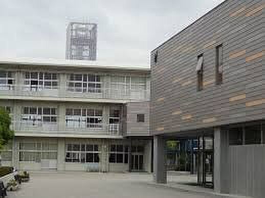 刈谷市立刈谷東中学校 徒歩19分。 1520m