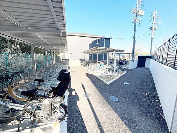 ◇平面式駐車場（屋内・屋外）◇EV充電設備あり◇来客用駐車場有