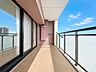 バルコニー：◇南側で陽当たり良好な広々としたバルコニー◇スロップシンクありでバルコニーのお掃除などが簡単に！※AI加工画像につき、一部現況と異なります。