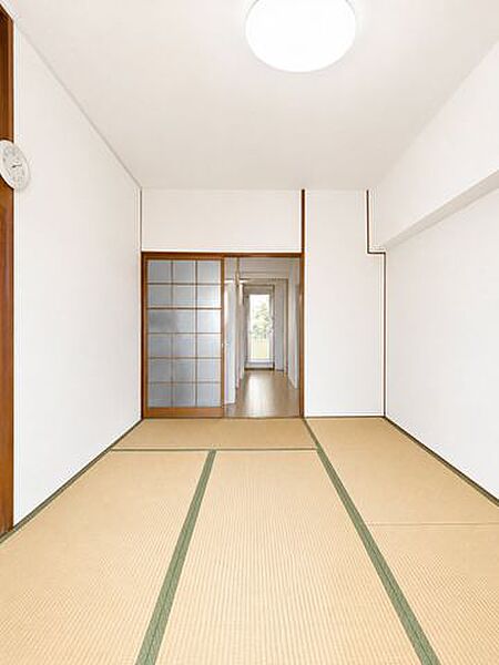 ◇約6.0帖の和室◇押入完備で収納たっぷり◇畳表替え済み※AI加工画像につき、一部現況と異なります。