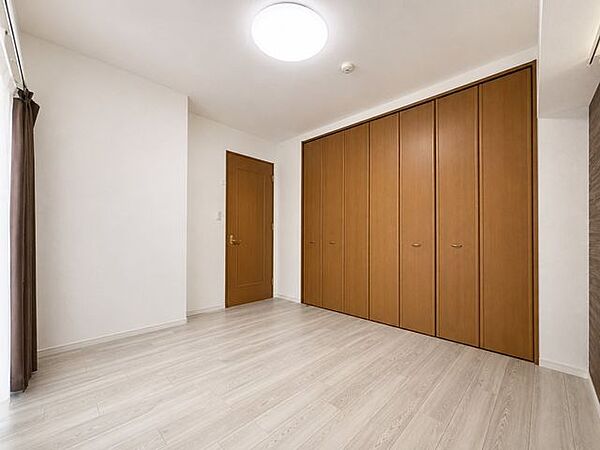 ◇北西側約6.5帖の洋室◇クローゼット※AI加工画像につき、一部現況と異なります。