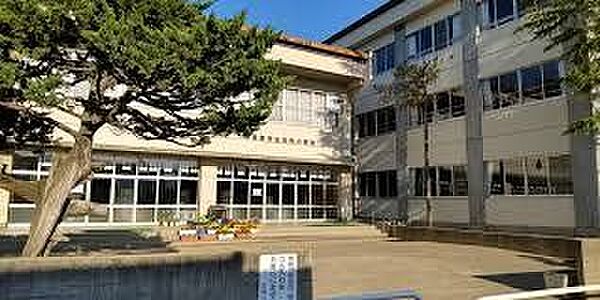 小牧市立小牧小学校 徒歩4分。 320m