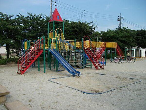 勝川公園 徒歩9分。 720m