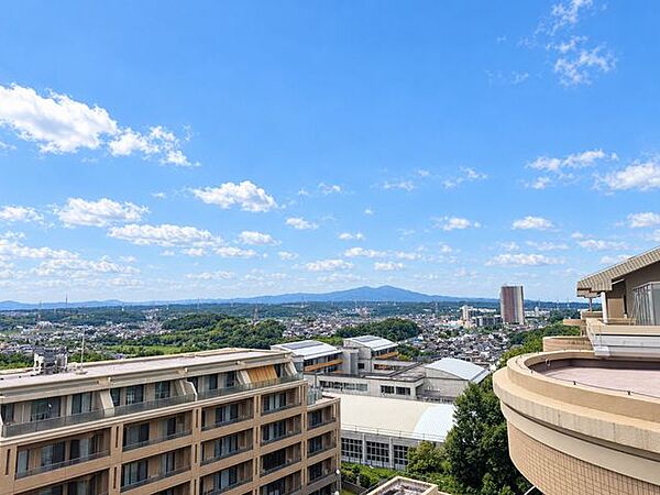 ◇共用部分からの眺望◇周辺に高い建物がなく説くまで見渡せます※AI加工画像。現況と異なり、傷・破れ・シミ等があります。