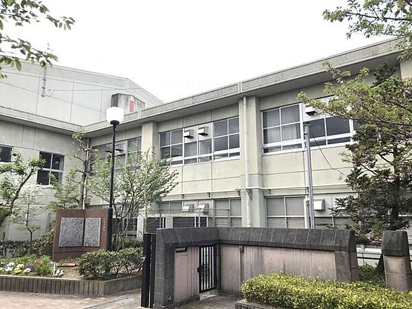 名古屋市立鎌倉台中学校 徒歩10分。 800m