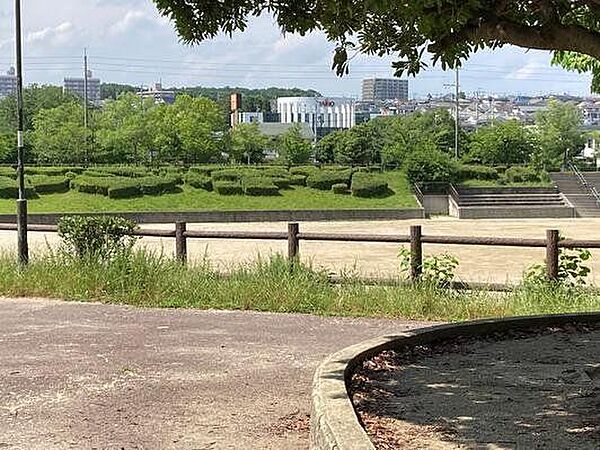 平手南公園 徒歩1分。 80m