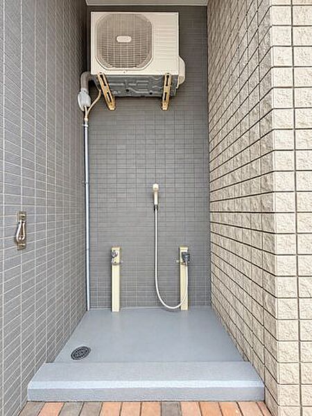 ◇ペット足洗い場※AI加工画像。現況と異なり、傷・破れ・シミ等があります。