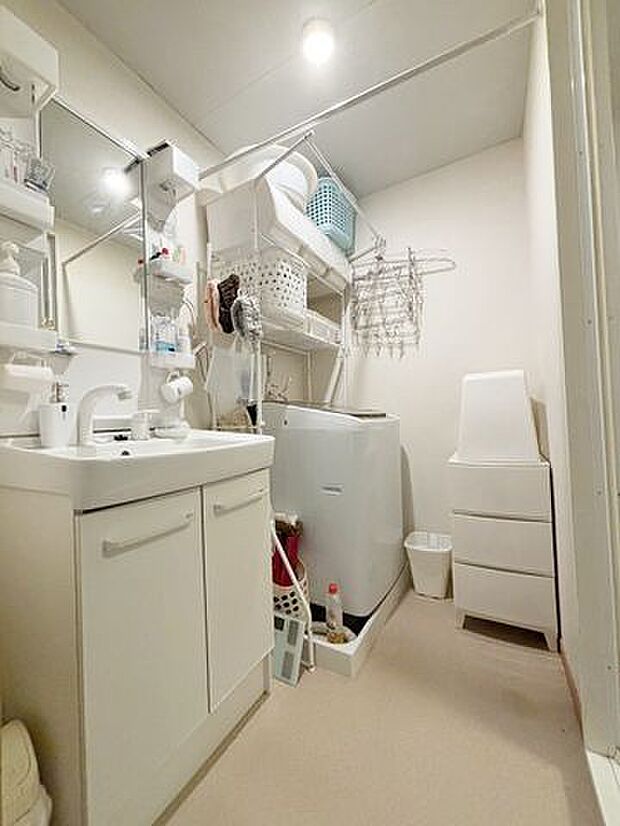 ◇白基調で清潔な洗面所