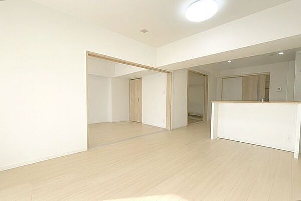 ◆LDK15.7帖♪◆南向きで陽当り良好♪◆フローリング・クロス張替え済♪※AI加工画像につき、現況と異なります