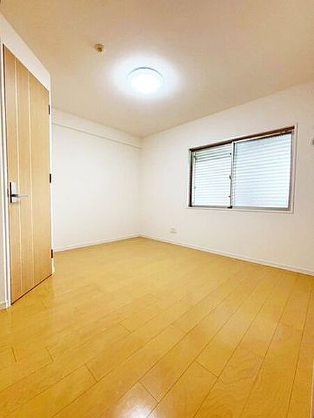 ◇WIC付の洋室♪◇窓付きで通風良好♪