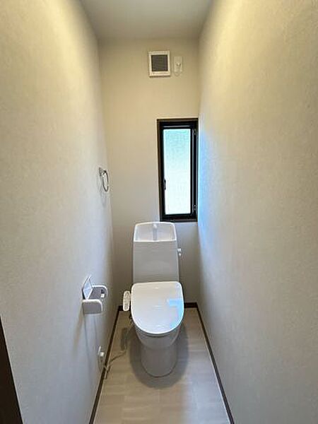 【リフォーム済】トイレは、ジャニス製トイレを新設予定。クロス張替え、クッションフロア張りを行いました。