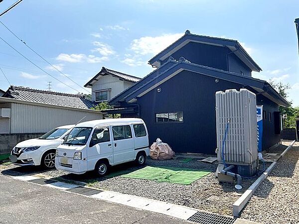 【リフォーム中】普通車が並列で3台停められることが出来ます。