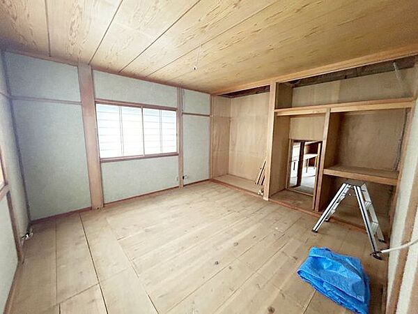 【リフォーム中】2階和室は洋室に間取り変更、フロア張り、クロス張替え、クローゼット新設、照明交換、建具交換を予定しております。