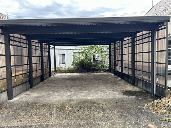 【リフォーム中】4台駐車可能です。