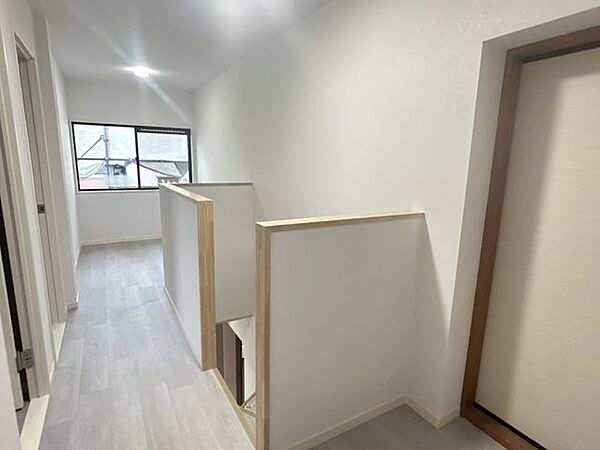 【リフォーム中】2階ホールです。広々としたすぺーすがございます。