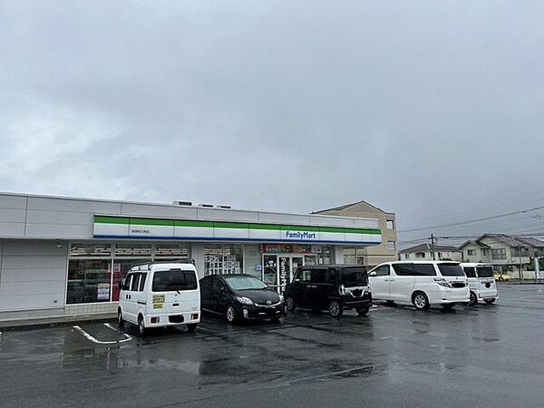 ヤスサキワイプラザグルメ館　敦賀店 ファミリーマート敦賀和久野店まで1500ｍ（車で約3分）です。 2000m