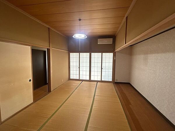 2階和室になります。ハウスクリーニングをしてお引渡しいたします。