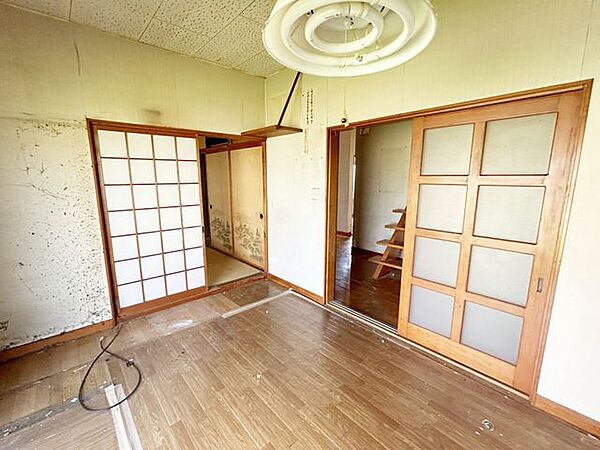 【リフォーム中】ダイニングキッチンは7.5帖洋室にリフォームを行います。床はフローリング張り、壁天井クロスの張替えを行います。